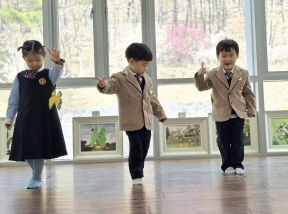 선을 따라 걸으며 몸의 균형을 조절해보는 선위걷기 활동을 해보았어요